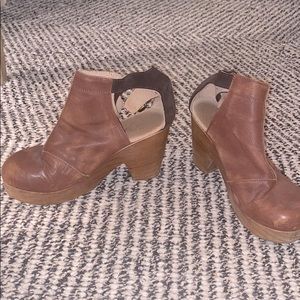Free people clogs
